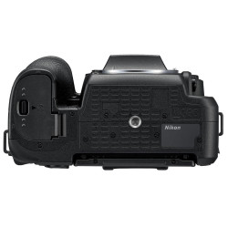 CAMARA NIKON D7500 DSLR + LENTE 18-140MM F/3.5-5.6G AF-S DX NIKKOR ED VR