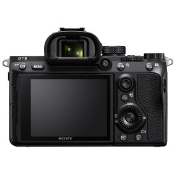 CÁMARA SONY A7III + LENTE FE 28-70MM