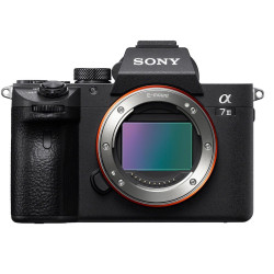CÁMARA SONY A7III + LENTE FE 28-70MM